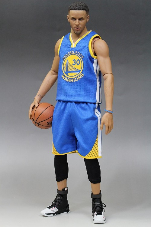 入荷後即完売だったエンターベイ1/6リアルマスターピース「NBA 