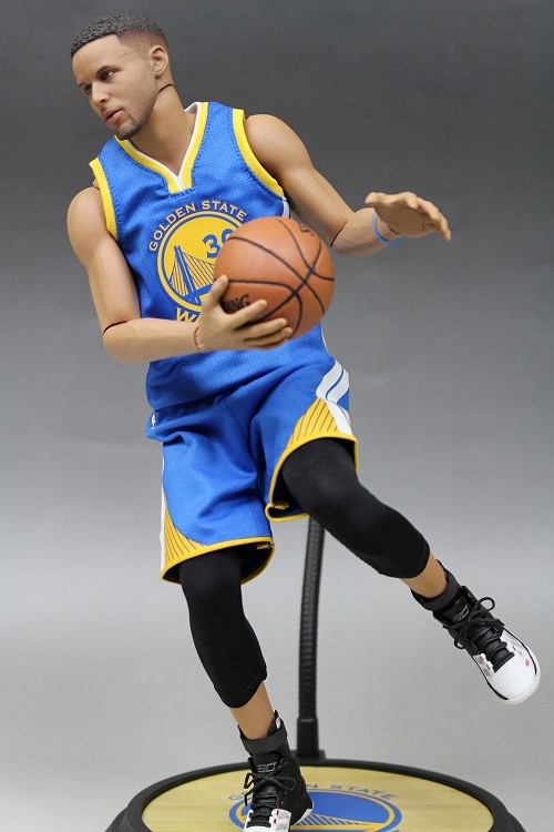 入荷後即完売だったエンターベイ1/6リアルマスターピース「NBA