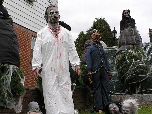 Scary_Halloween_Costumes_2011.jpg