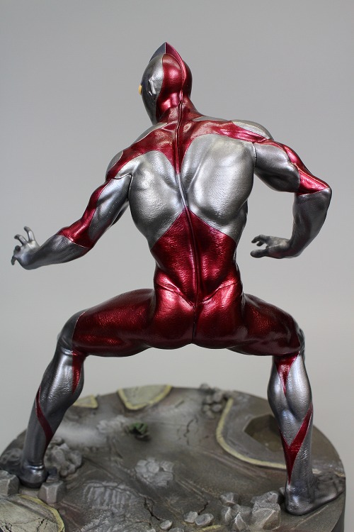 日本が誇る永遠のヒーロー「ウルトラマン」をGeccoが彩色済みガレージ