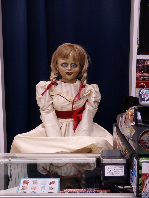 アナベル 人形 等身大 1/1 新品 ホラー 映画 ドール 海外限定 fB03 アナベル 人形 等身大 1/1 新品 ホラー 映画 ドール 海外限定