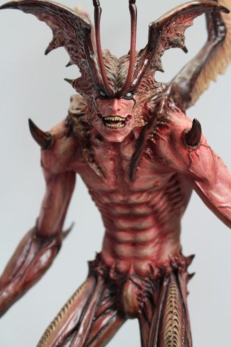 返り血を浴び続けたかのような深紅の肉体！Gecco『AMON デビルマン