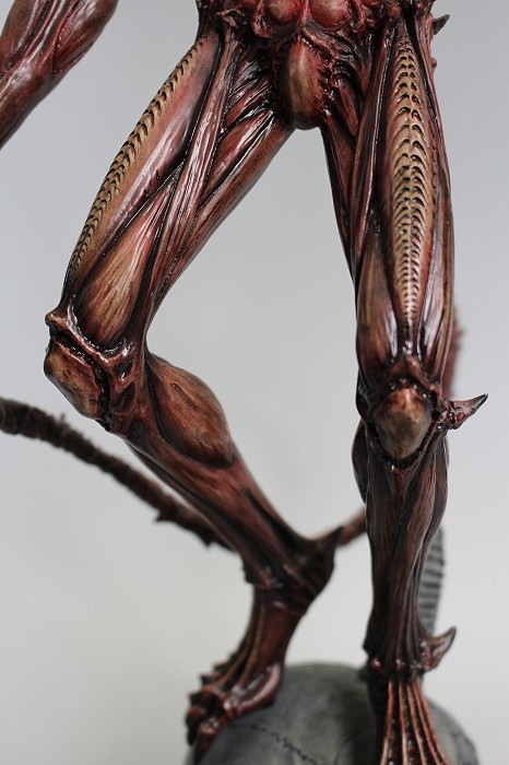 返り血を浴び続けたかのような深紅の肉体！Gecco『AMON デビルマン