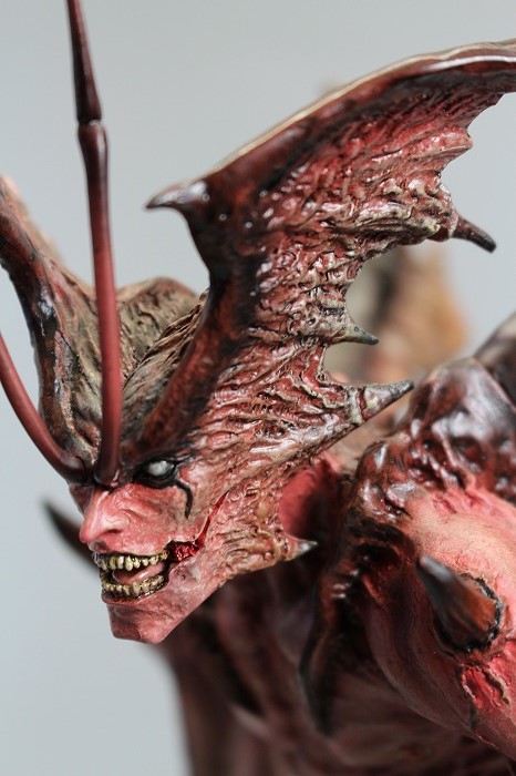 返り血を浴び続けたかのような深紅の肉体！Gecco『AMON デビルマン