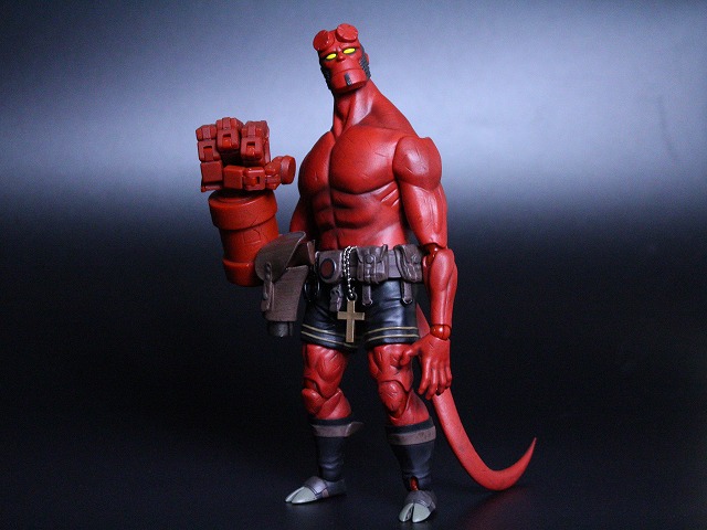 秋の映画公開が待ち切れないので、1000toysのヘルボーイで遊び倒しま