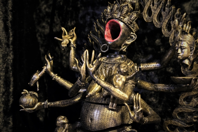 呪詛』の大黒仏母スタチューが待望の日本上陸！実製品撮りおろし