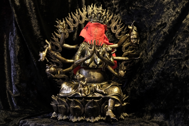 呪詛』の大黒仏母スタチューが待望の日本上陸！実製品撮りおろし