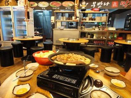 韓国ホルモン店内