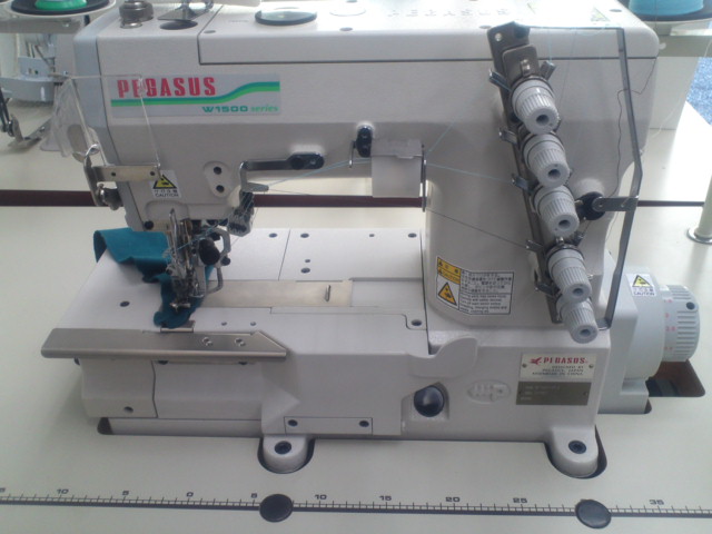 輸入 ペガサス PEGASUS 日本製 W562-01-CB-356 扁平縫い両面飾り ３本針５．６ｍｍ扁平縫いミシン 頭部のみ テーブル 脚  モーターは別お見積りとなります