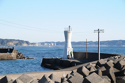川津港南防波堤灯台