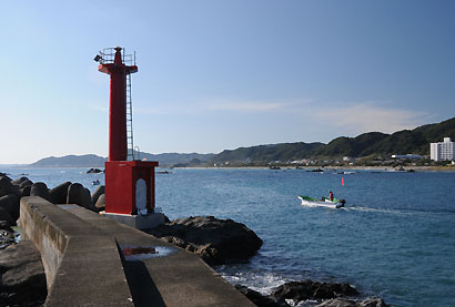 江見港前島灯台