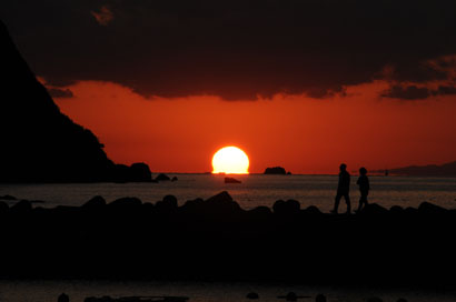 海に
沈む夕日(ダルマ型)