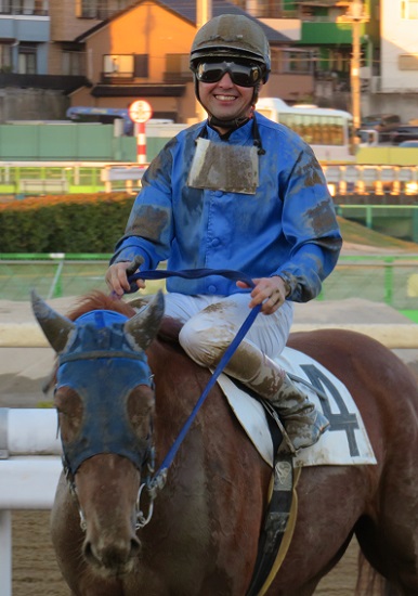 酒井忍騎手「馬場から見る景色を、ひとつひとつ焼きつけながら