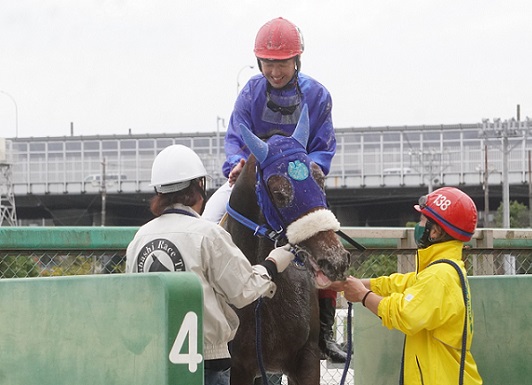 酒井忍騎手「馬場から見る景色を、ひとつひとつ焼きつけながら