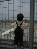 モノレールに乗って羽田空港で飛行機