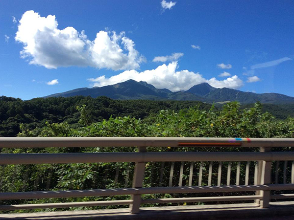 黄色い橋（八ヶ岳高原大橋）から