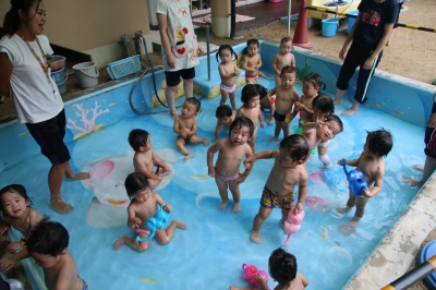 幼稚園児 裸 プール  
