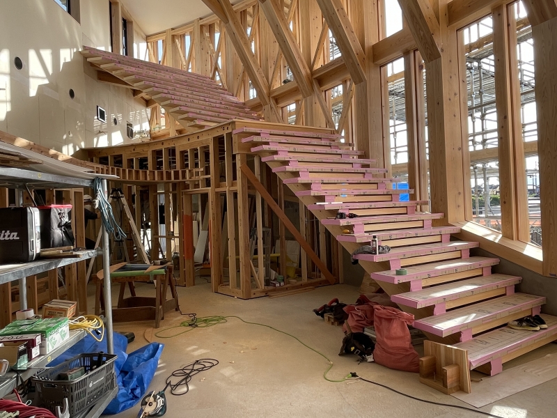 □OYAKI FARM 大階段/ Wooden Big stairs | 自然素材といのちの場
