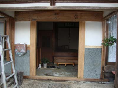 玄関施工中
