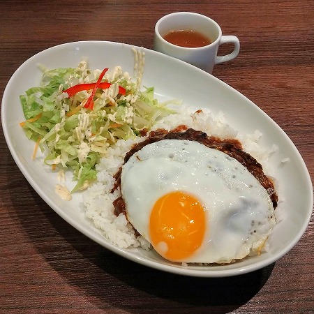 牛亭のロコモコ丼