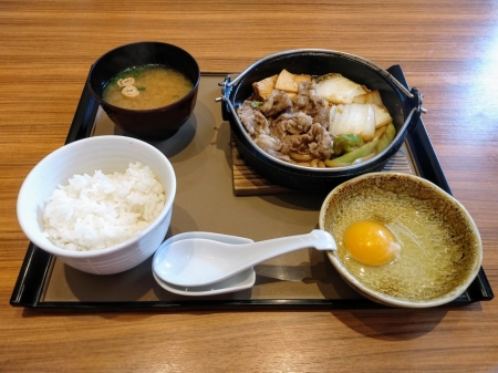 やよい軒のすき焼き定食