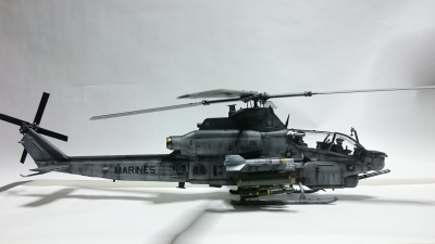 アカデミー 1/35 アメリカ海兵隊 AH-1Z ヴァイパー 塗装完成 アカデミー 1/35 アメリカ海兵隊 AH-1Z ヴァイパー 塗装完成