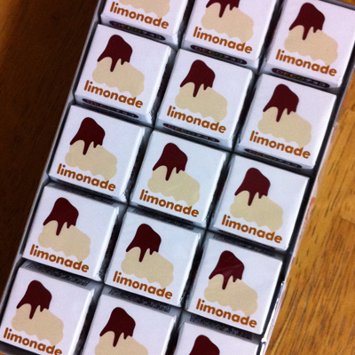 2011.10.13:limonade skateの『icecream01』の柄をプリントしたチロルチョコ(ミルク味)