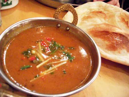 ナマステカトマンズのランチセットのチキンカレー。
