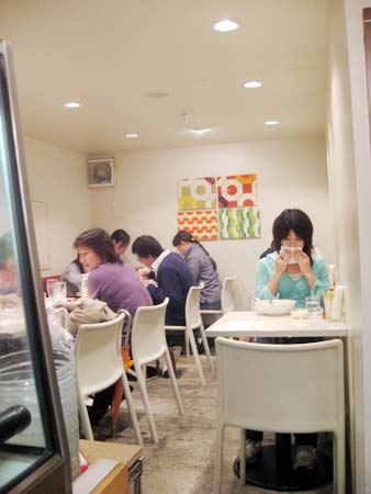 スパ吉 店内