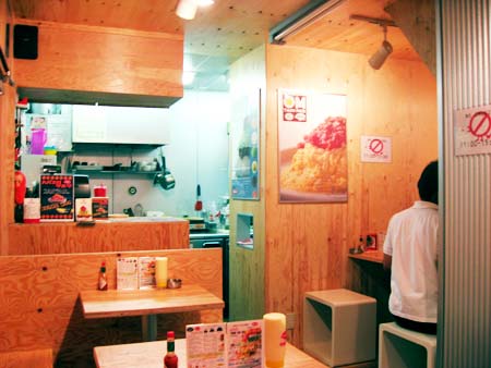 ハモニカクイナ 店内