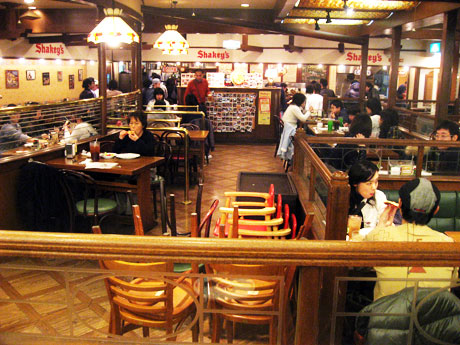 シェーキーズ 吉祥寺店 店内