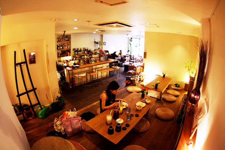momo curry モモカレー 店内