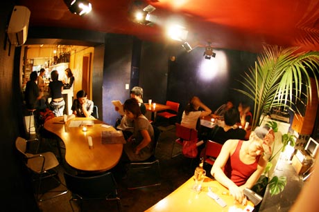 Hun Lahun フンラフン ダイニングバー 店内