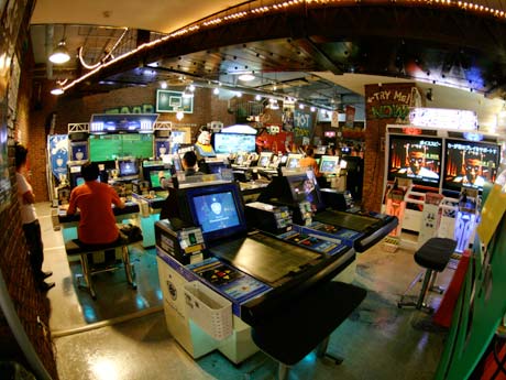 ゲームセンター PLAZA CAPCOM プラサカプコン 吉祥寺店 ガンダム サッカー アーケード