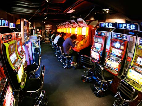 BOO-BOSS BOSS ブーボスボス 吉祥寺店 1階 三国志大戦2 ベースボールヒーローズ2 ギターフリークスV4 ドラムマニアV4 ビートマニアDX14ゴールド