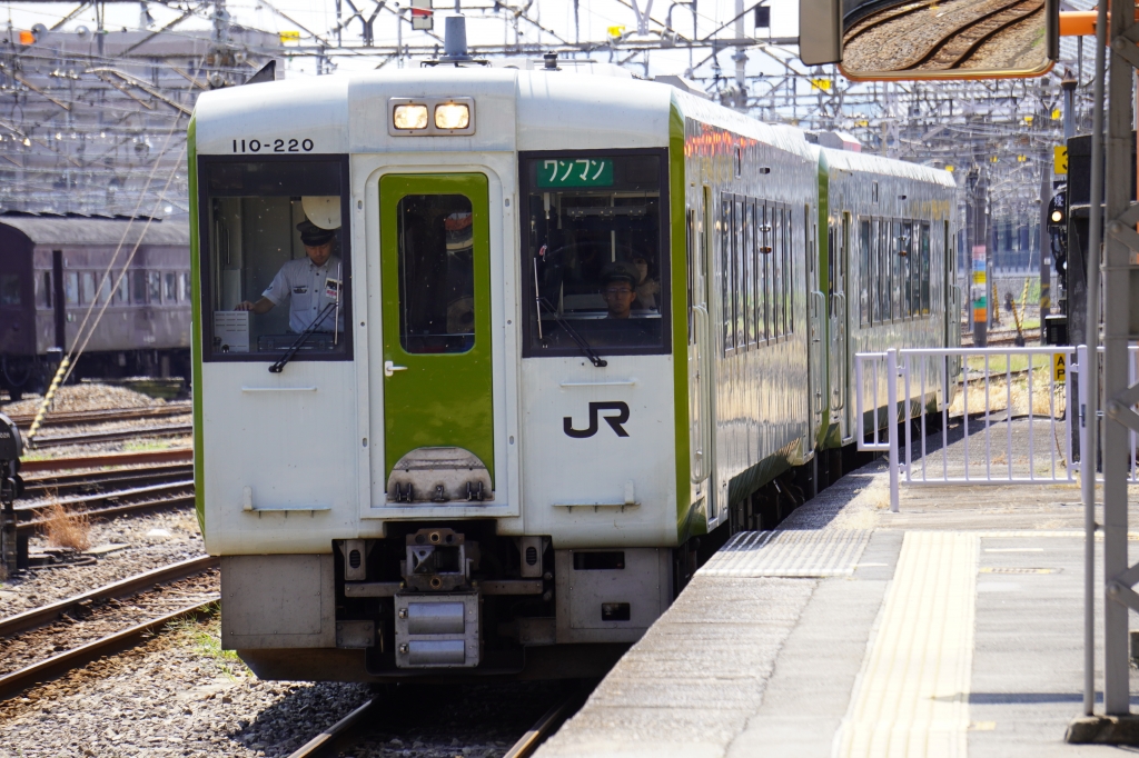 八高線vol4 倉賀野駅のコンテナ 夜の高崎駅 ヂーゼル機関車がたんごとんブログ 鉄道 アルファ