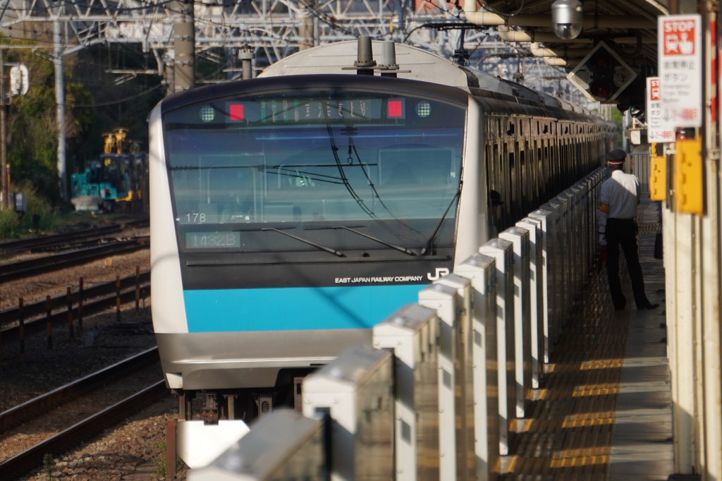 横浜線＆京浜東北＆山手線？　電車側面方向幕　中古 JR京浜東北線・横浜線 東神奈川駅4番線横浜寄りと