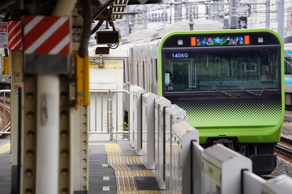 絵葉書□東京 鉄道□上野鶯谷付近進行中ノ セール中 山ノ手線電車 左に鶯谷駅 明治大正