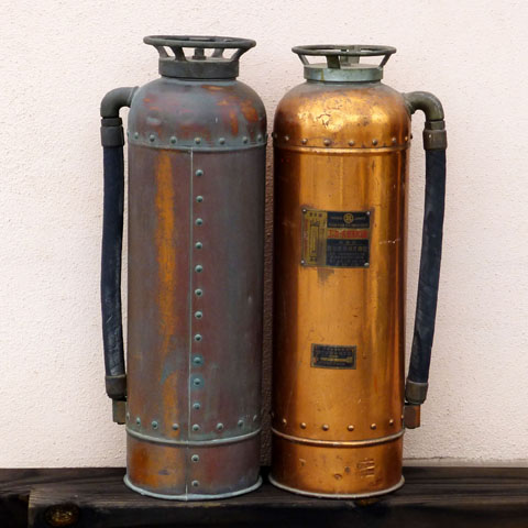 旧泡消火器