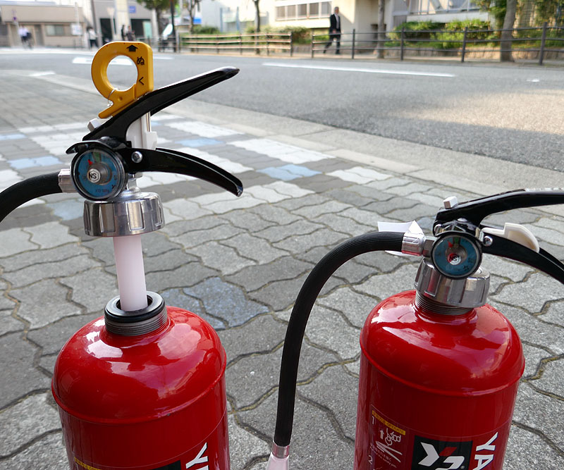 蓄圧式消火器02