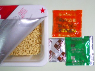 東洋水産 ピザーラ焼そば ニュースパイシーイタリアーナ風
