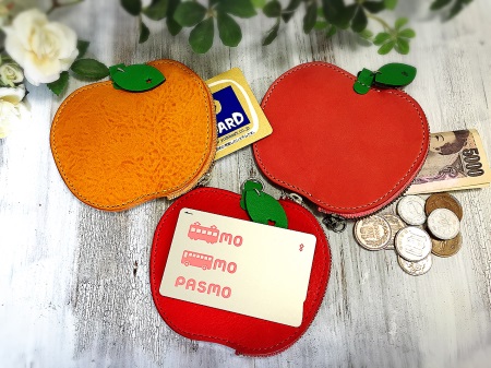 ebagos エバゴス apple passcase りんご型パスケース-