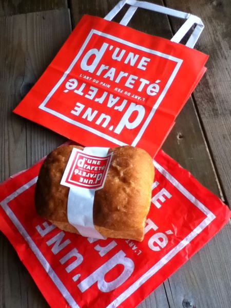 この小ささで市販の食パン2斤分以上の価格!?