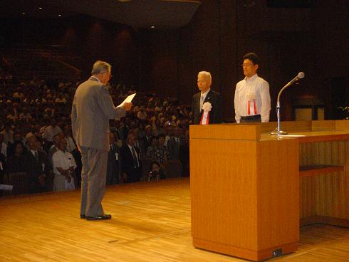 御礼を述べられる岩下さん