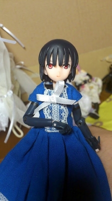 黒髪赤眼