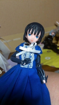 黒髪青眼