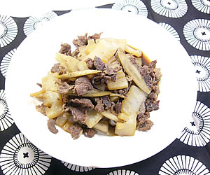 牛肉とごぼうと蒟蒻の煮物