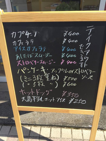 にぎやかな岡田港03