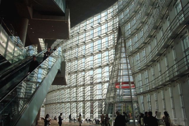 新国立美術館エントランス