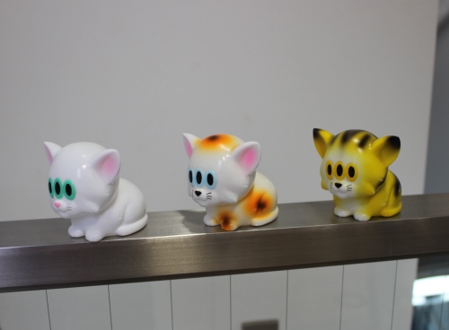 アートジャンキー x One up. 「CALM CAT（カームキャット）」2
